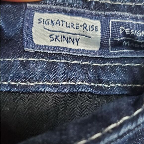 Miss Me Signature Skinny Jeans - Picture 5 of 5